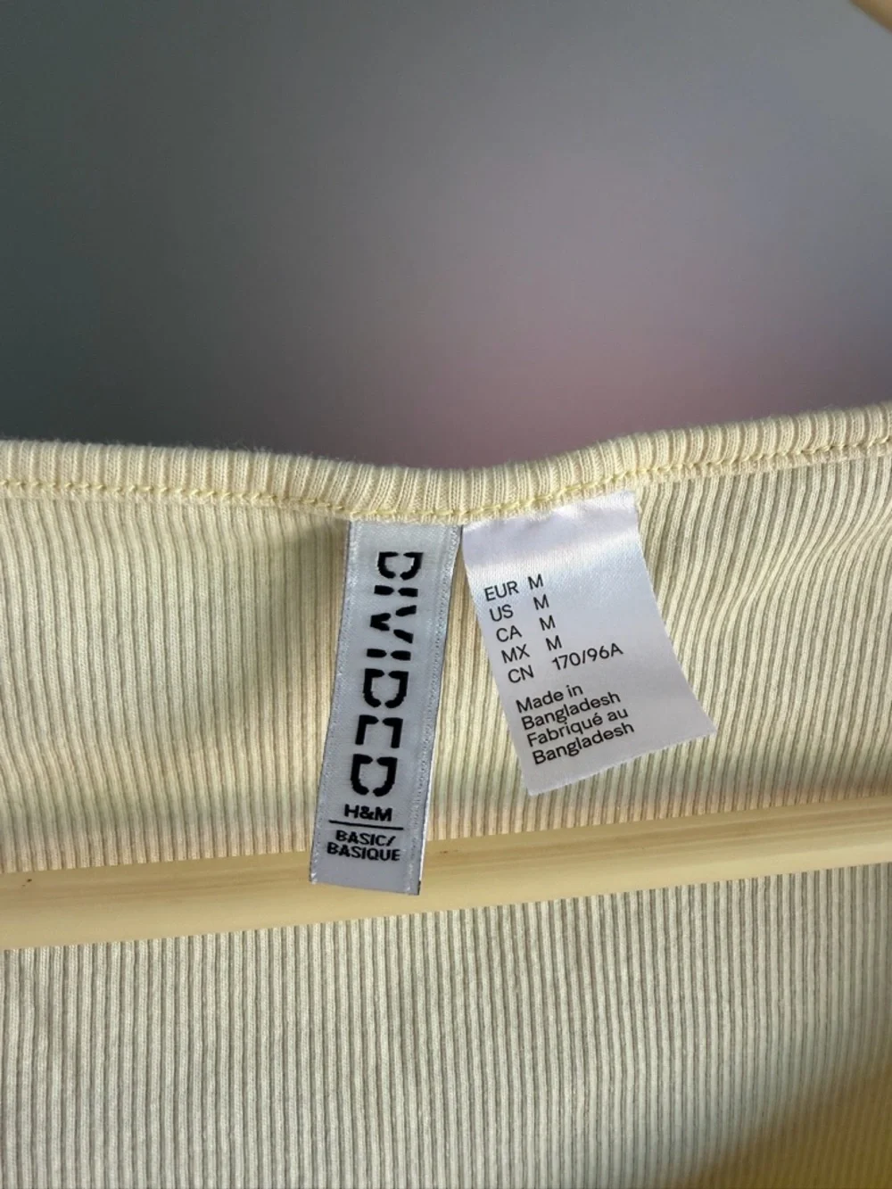 H&M Divided Pale Yellow “Baby Tee” Ribbed Crop Top - Picture 2 of 5